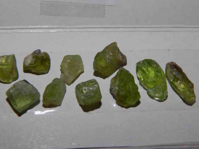 Minerály (Pyrit, Peridot, Turmalín, Křišťál, Ametyst, Achát) - foto 10