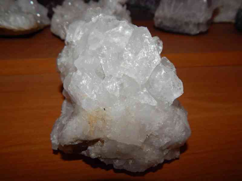 Minerály (Pyrit, Peridot, Turmalín, Křišťál, Ametyst, Achát) - foto 9