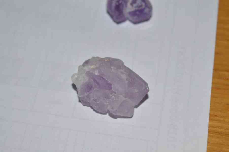 Minerály (Pyrit, Peridot, Turmalín, Křišťál, Ametyst, Achát) - foto 2