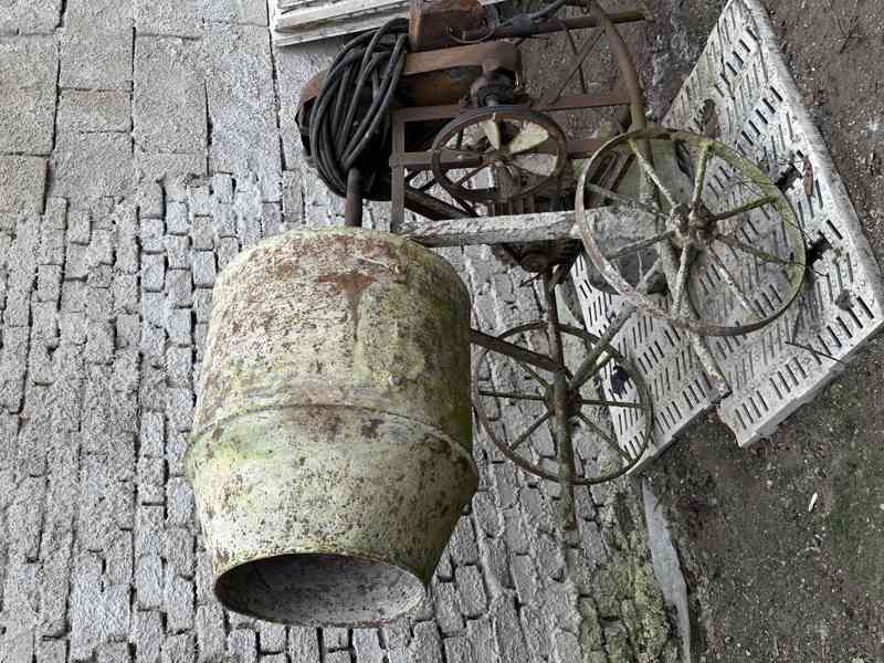 Stavební míchačka na beton 