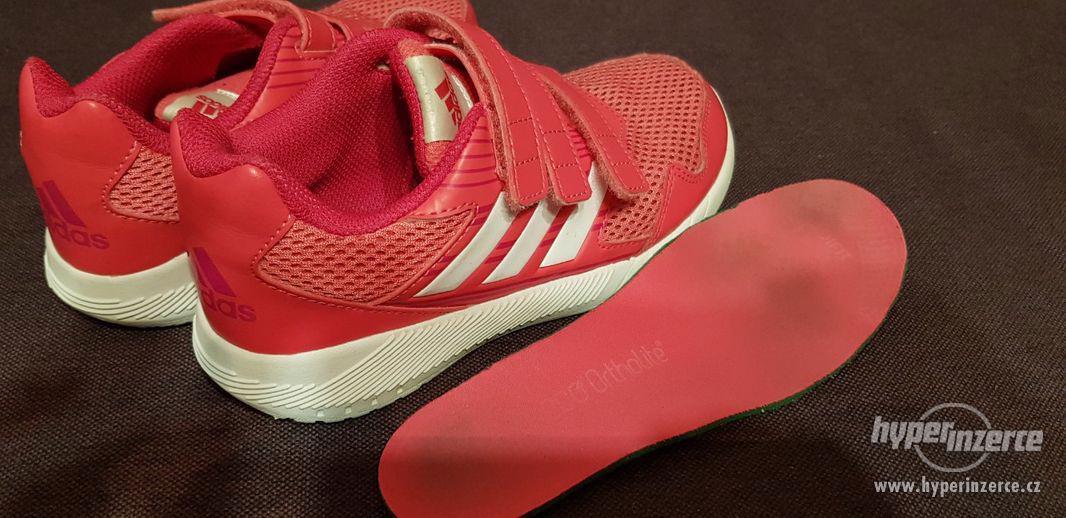 Růžové sportovní tenisky Adidas vel.33 - foto 2