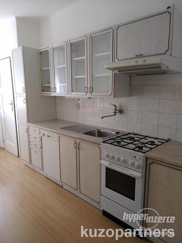 Pronájem prostorného 2+1, 64m2, Pelhřimovská P4 Michle, metro Budějovická, částečně vybavený - foto 1