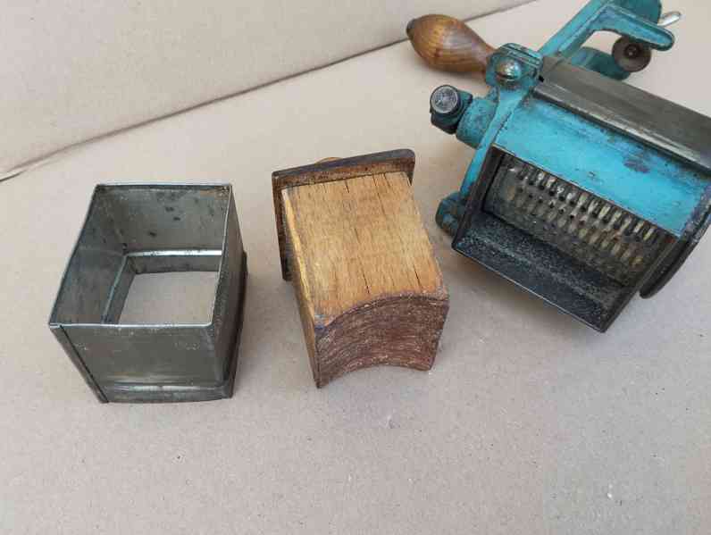 Starý mlýnek na strouhanku KOSMOS - zachovalý - foto 13