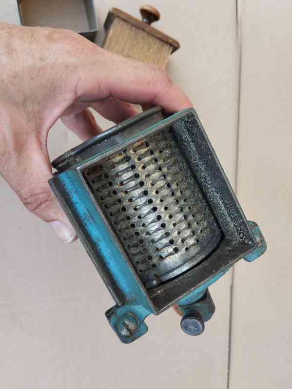 Starý mlýnek na strouhanku KOSMOS - zachovalý - foto 12