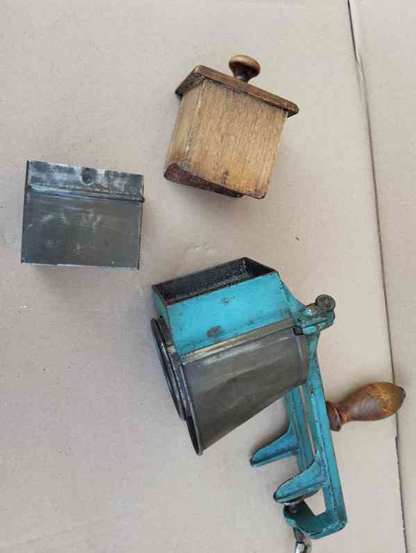 Starý mlýnek na strouhanku KOSMOS - zachovalý - foto 11