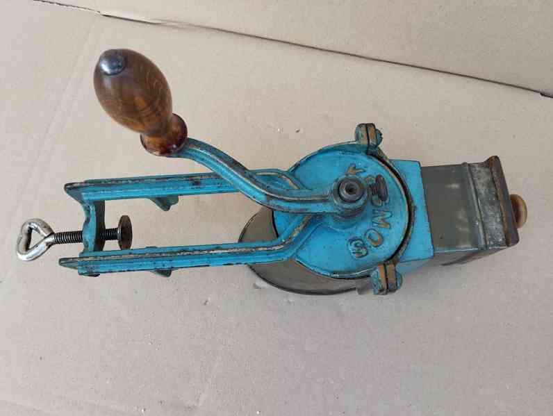 Starý mlýnek na strouhanku KOSMOS - zachovalý - foto 4