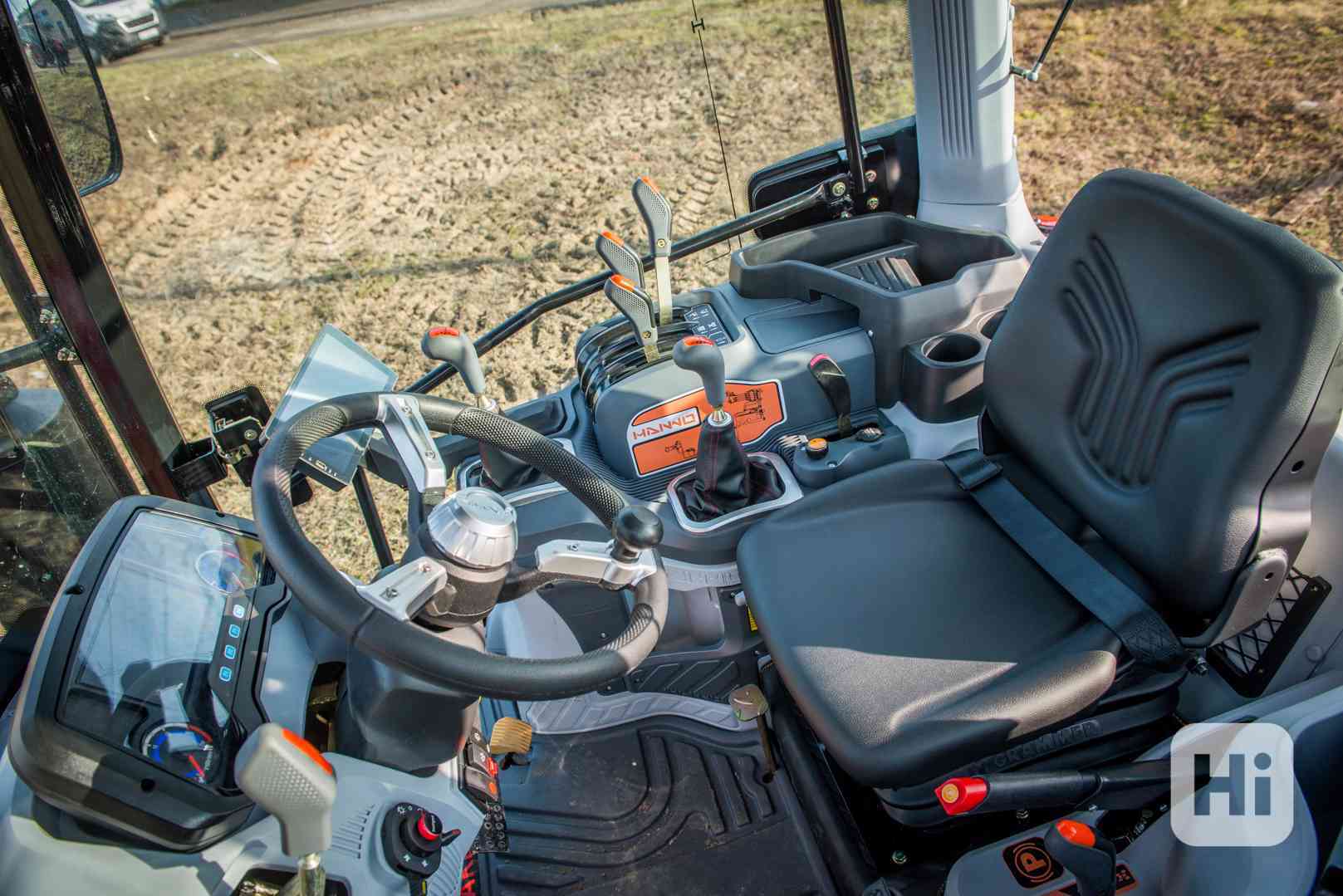 Traktor HANWO HWE 704 C, STAGE V, 4 válcový motor Víčko. - foto 1