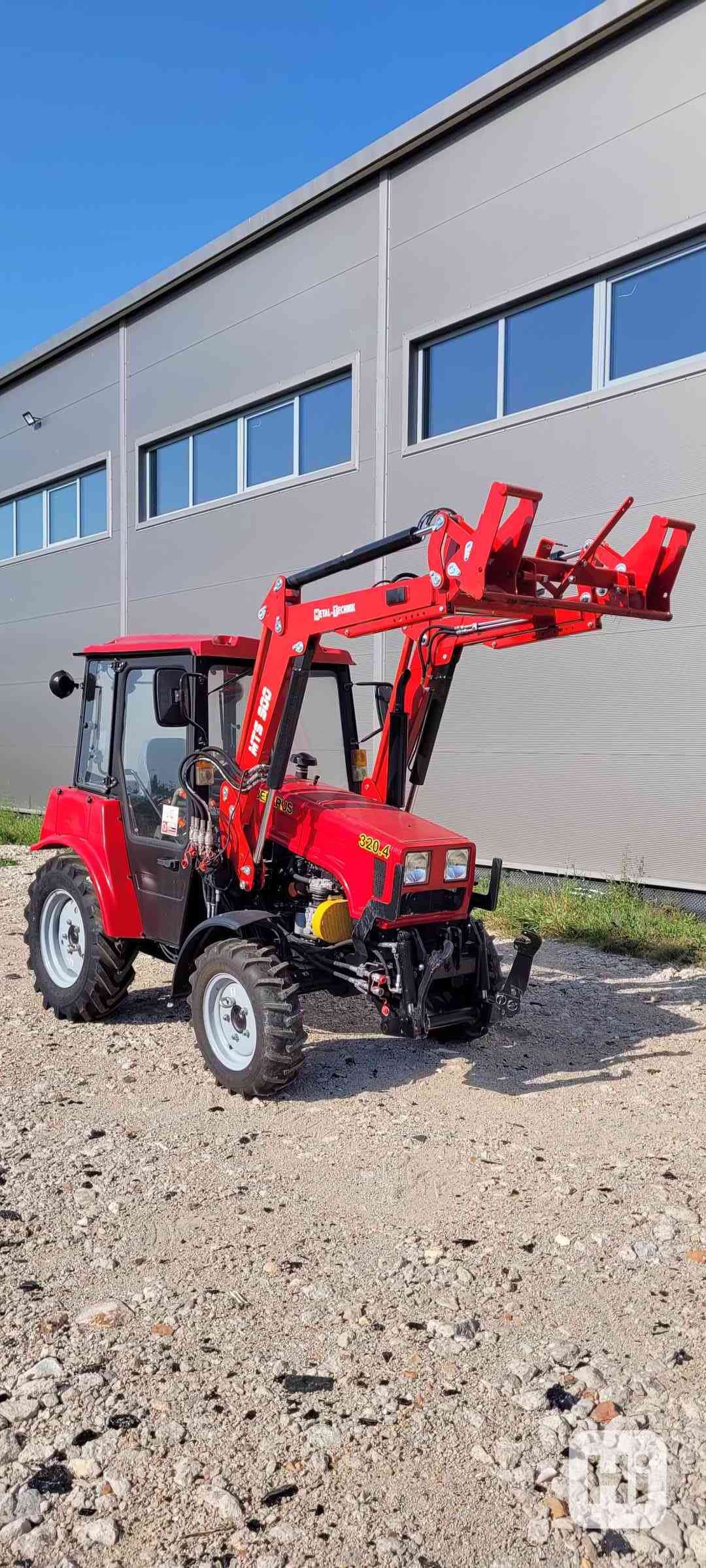 Prodam traktor Belarus 320.4 - foto 1