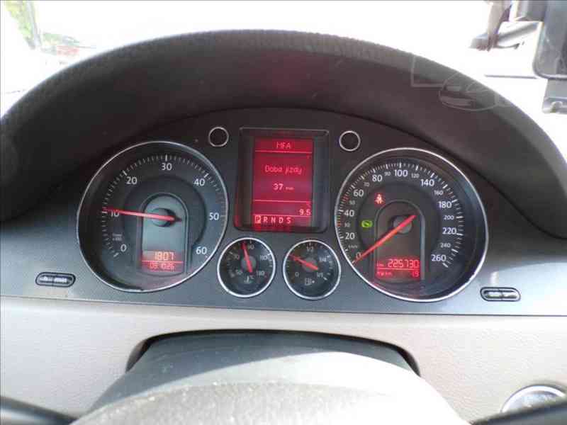 Volkswagen Passat 2,0 TDI DSG - foto 6