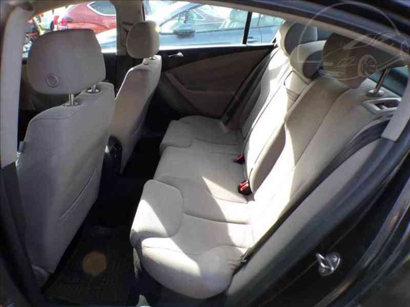 Volkswagen Passat 2,0 TDI DSG - foto 9