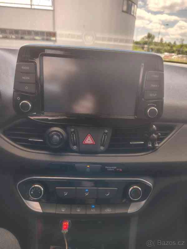 Hyundai i30 1,5   HB MT - foto 9
