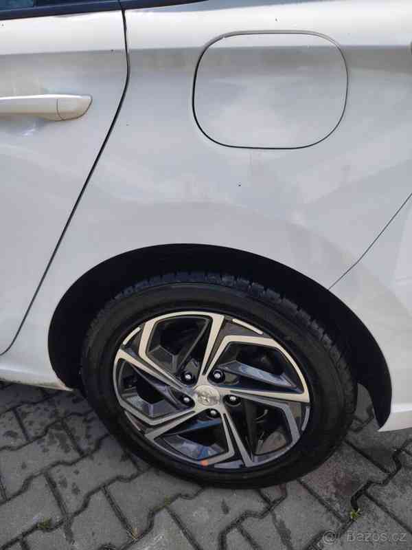 Hyundai i30 1,5   HB MT - foto 7