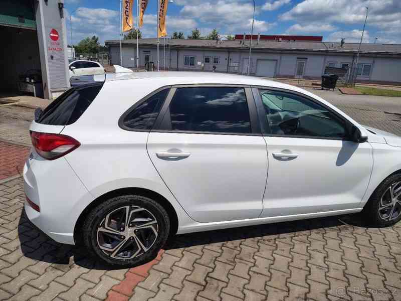 Hyundai i30 1,5   HB MT - foto 14