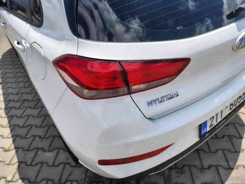 Hyundai i30 1,5   HB MT - foto 17