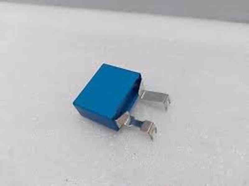 Kondenzátor B32656-S0474-K500