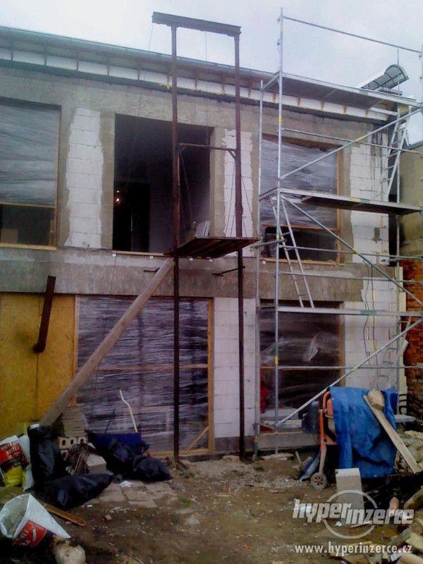 Stavební vrátek včetně konstrukce s plošinou - foto 1