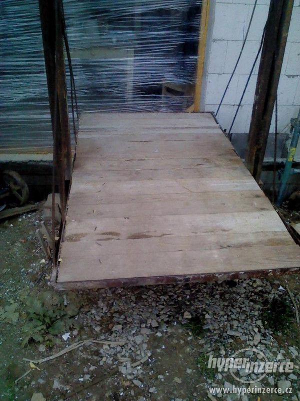 Stavební vrátek včetně konstrukce s plošinou - foto 3