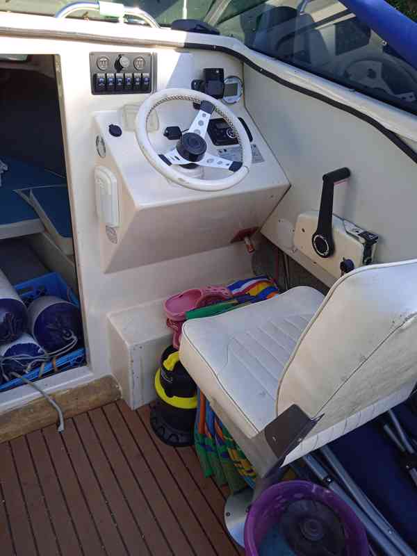 kajutová loď Shetland 570 motor Johnson 50 - foto 2