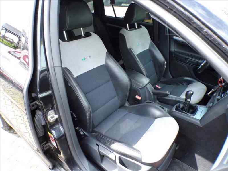 Škoda Octavia 2,0 TDI RS 125 KW - foto 13