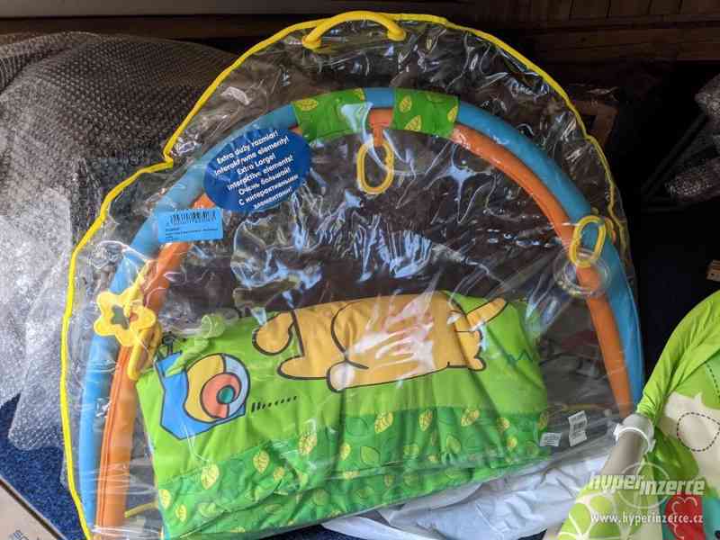 Kojenecké lehátko Fisher price se zvířátky a vibracemi - foto 2
