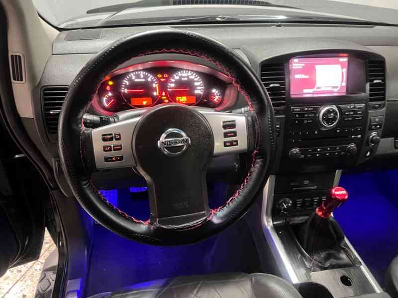 Nissan Pathfinder 2.5 dCi 4x4 7míst 140kw - foto 4