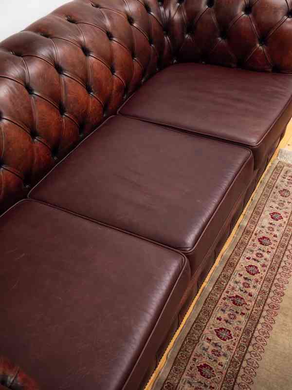 Klasická Chesterfield sofa top kůže - foto 11