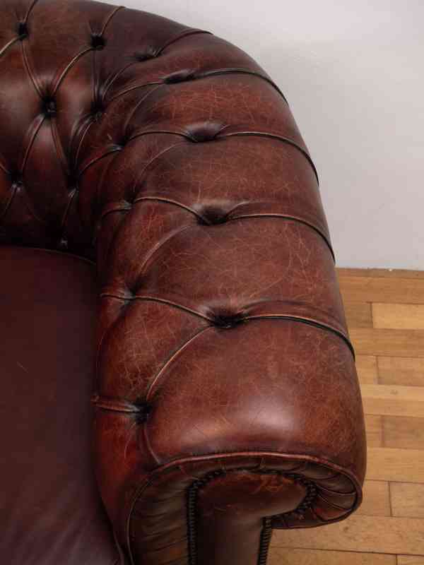 Klasická Chesterfield sofa top kůže - foto 5