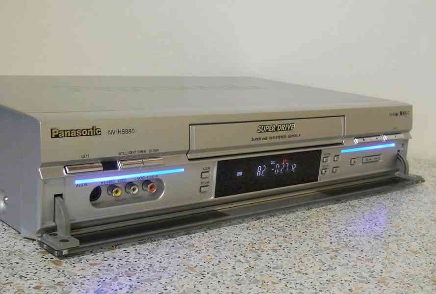 S-VHS Panasonic NV-HS880 - foto 4