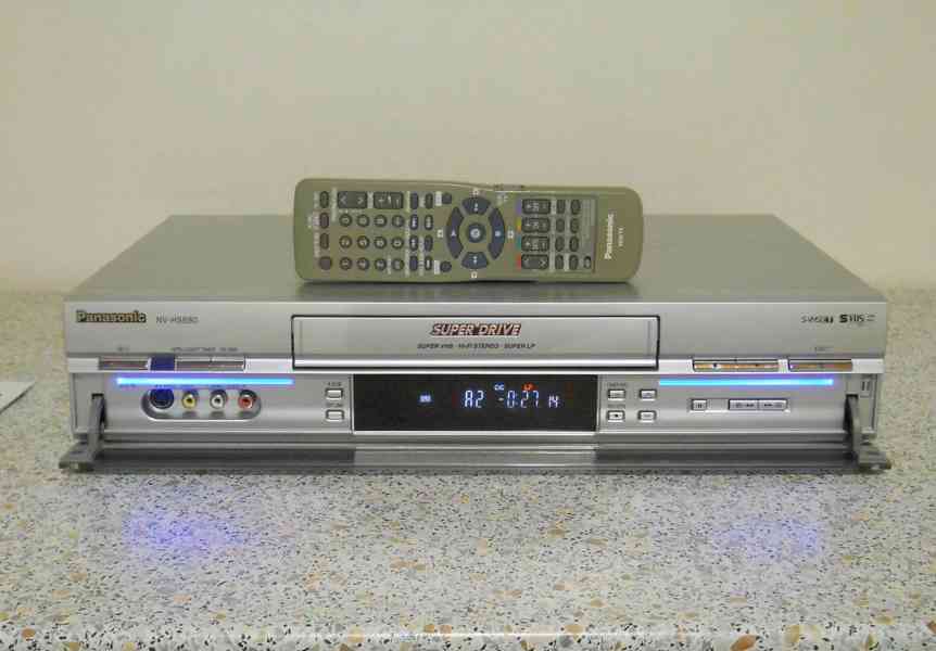 S-VHS Panasonic NV-HS880 - foto 3