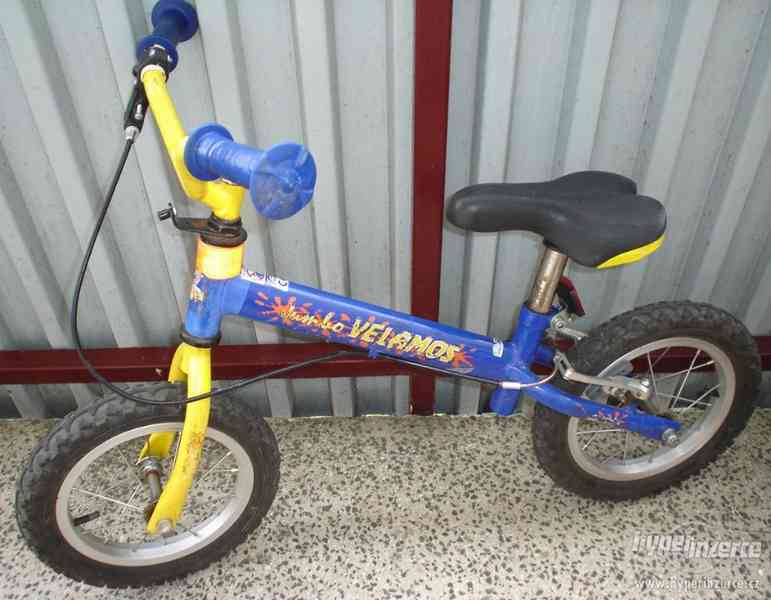 Dětské odrážedlo Velamos - nafukovací kola, brzda - foto 1