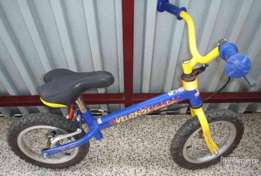 Dětské odrážedlo Velamos - nafukovací kola, brzda - foto 2
