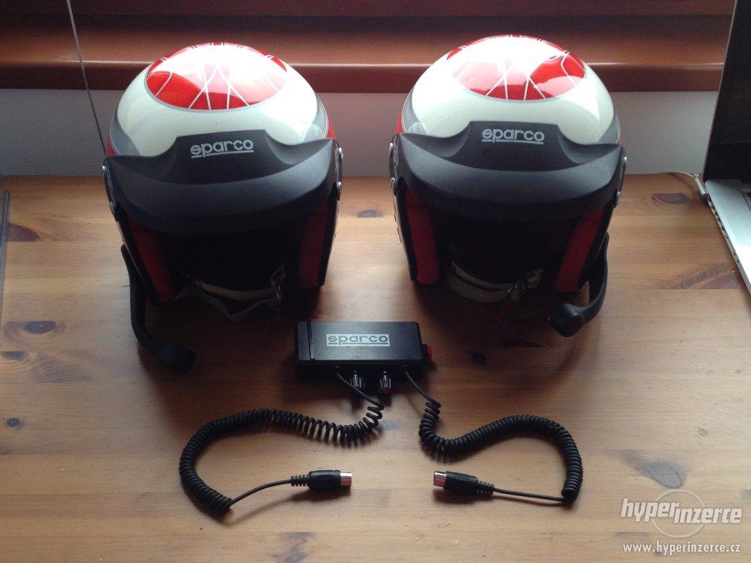 2 Závodní helmy Sparco + Intercom Sparco - foto 1