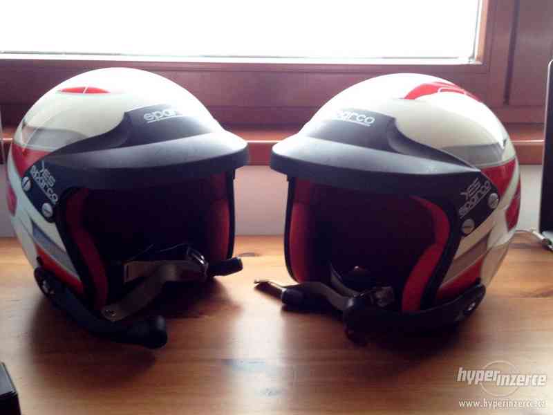 2 Závodní helmy Sparco + Intercom Sparco - foto 2