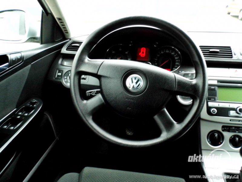 Volkswagen Passat 2.0, nafta, r.v. 2007, navigace - foto 11