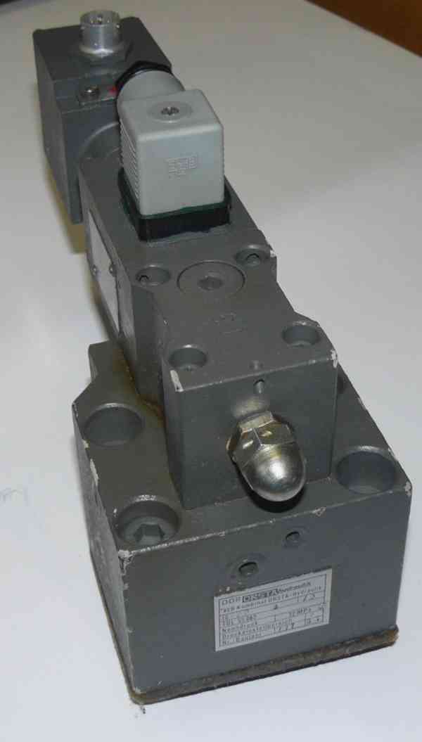 Rozvaděč hydraulický s elektronikou P45-W TGL 55090 ORTHA. - foto 2