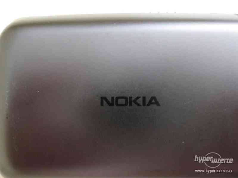 Nokia C6-01 - dotykový telefon z r.2011 v TOP stavu - foto 9
