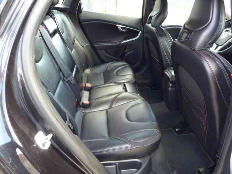 Volvo V40 2,0 D3 110KW OCEAN RACE - foto 9