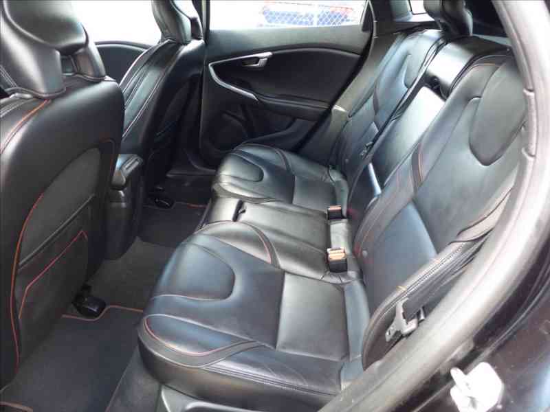Volvo V40 2,0 D3 110KW OCEAN RACE - foto 6