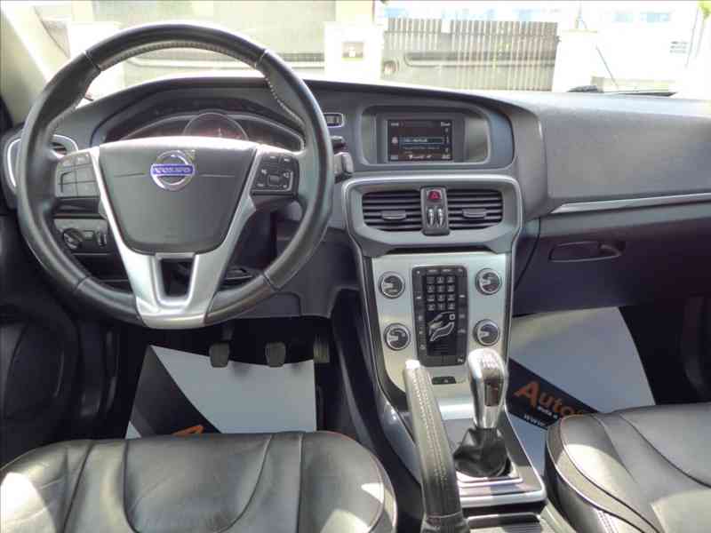 Volvo V40 2,0 D3 110KW OCEAN RACE - foto 7