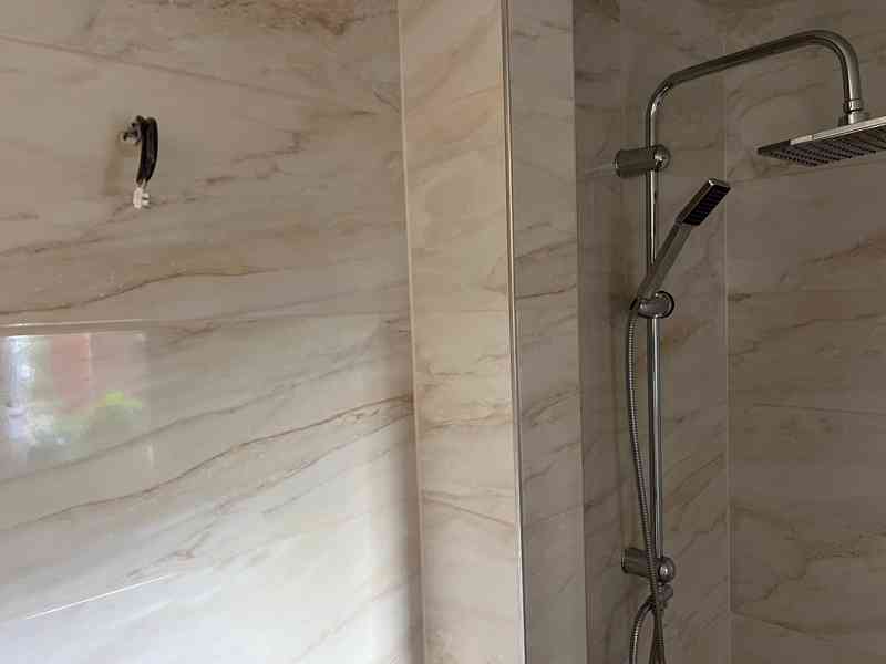 Nové obklady 25x50, 10 m2 - foto 4