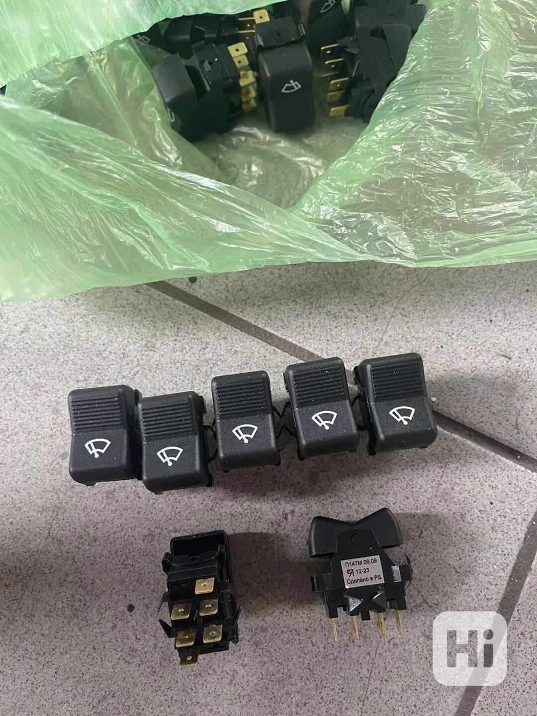 Spínače panelovy, zamek zapalovani na traktor Belarus - foto 1