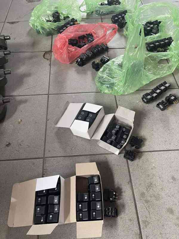 Spínače panelovy, zamek zapalovani na traktor Belarus - foto 12