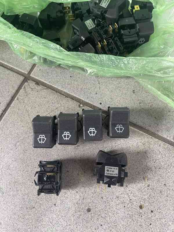 Spínače panelovy, zamek zapalovani na traktor Belarus - foto 2