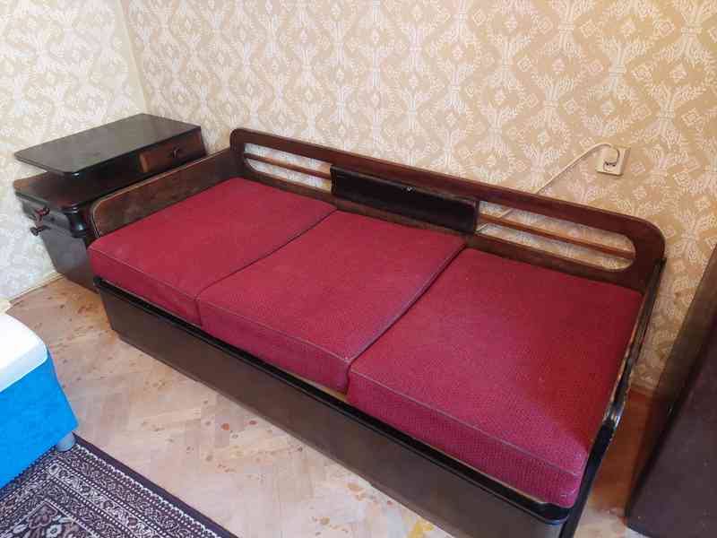 Prvorepublikový nábytek (Sekretář, skříň, postel) - foto 4
