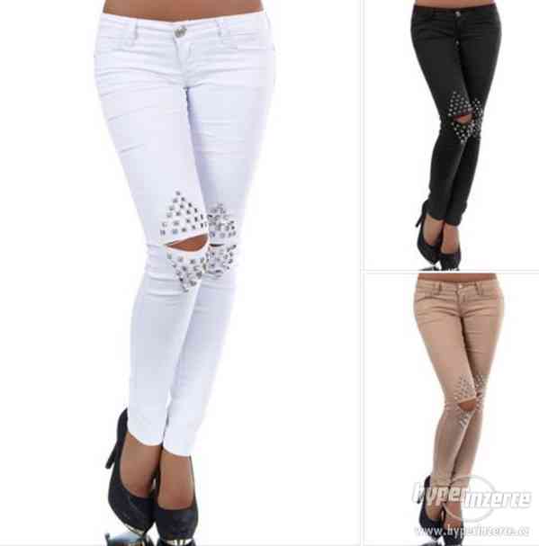 Nové dámské džíny s průstřihy na kolenou - foto 1