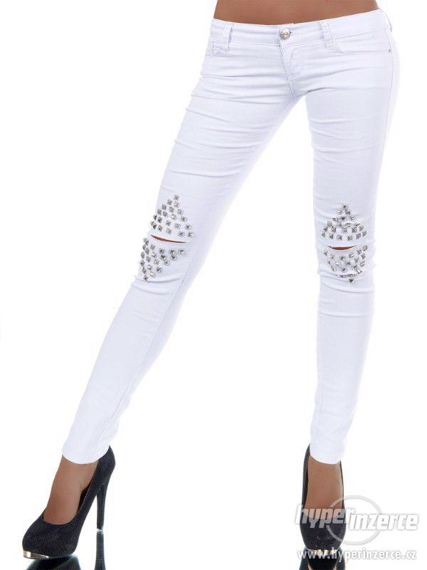 Nové dámské džíny s průstřihy na kolenou - foto 6