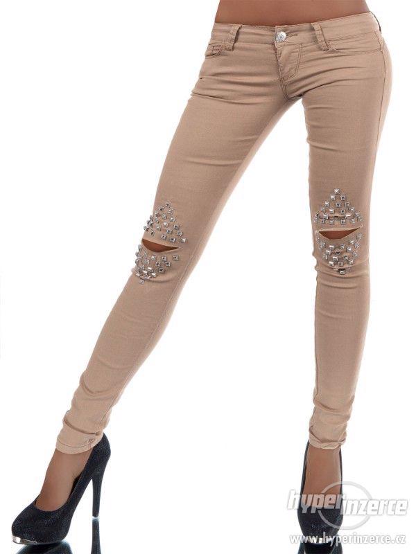 Nové dámské džíny s průstřihy na kolenou - foto 7