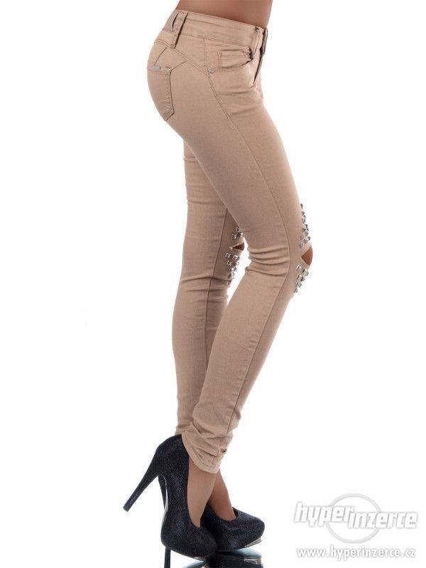 Nové dámské džíny s průstřihy na kolenou - foto 8
