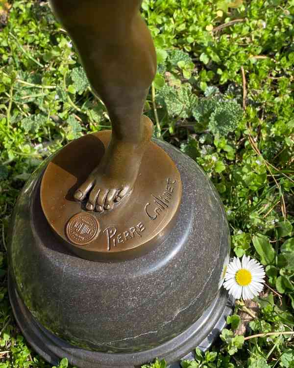 Bronzová socha soška - Tanečnice s kroužky - foto 10