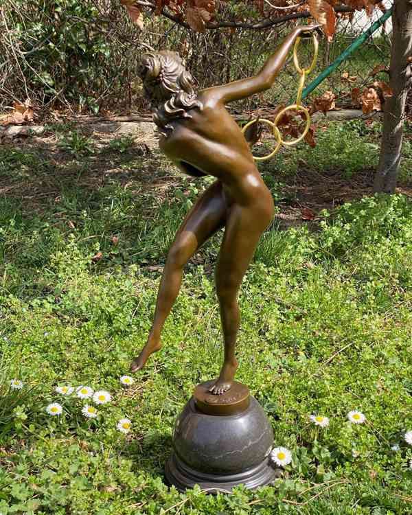 Bronzová socha soška - Tanečnice s kroužky - foto 5